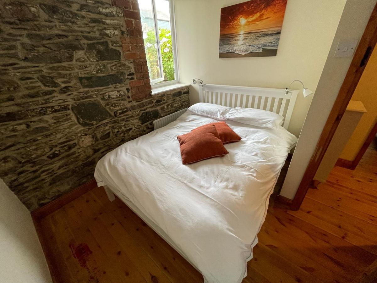 Lovely Apartment Overlooking The Harbour And Bay Ardglass Extérieur photo