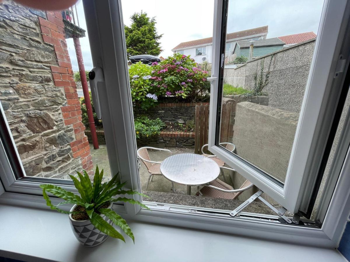 Lovely Apartment Overlooking The Harbour And Bay Ardglass Extérieur photo